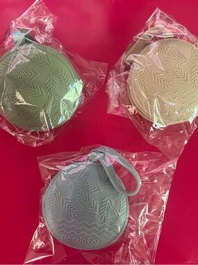 PandaEar Round Silicone Pacifier Holder Green, Beige, Blue